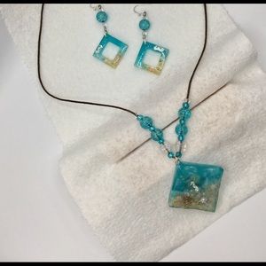 Under the sea 🌊 necklace and earrings. Aqua and sand